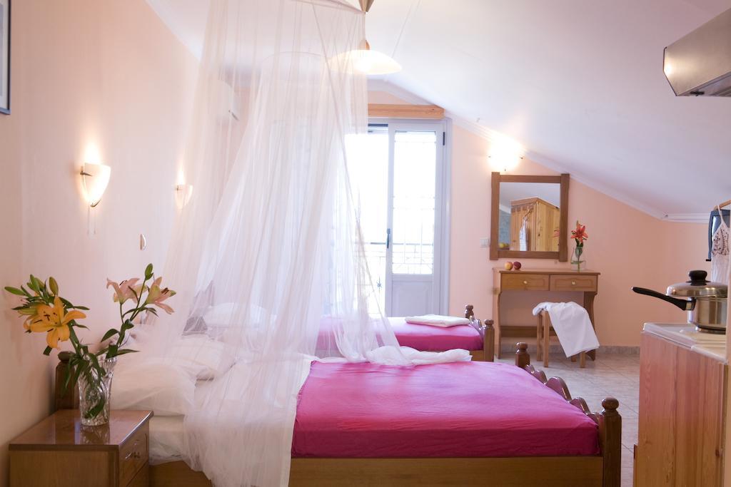 Pansion Filoxenia & Aparthotel Tsoukaládhes